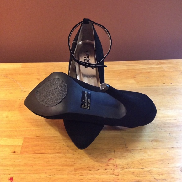Black suede heels size 9 BRAND NEW - Picture 2 of 2