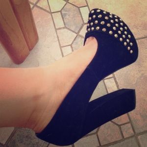 Black suede studded pumps!!