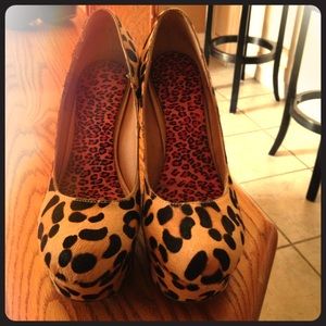 Steve Madden leopard wedges!!