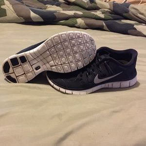 Women's Nike Free Runs 5.0 Size 8.5