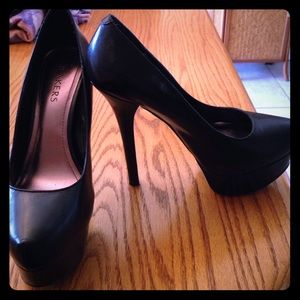 Sexy black pumps!!