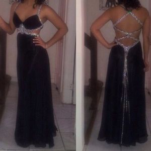 Selling this prom dress!