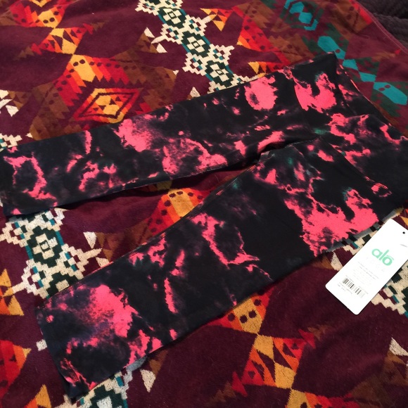 Alo Yoga Airbrush Capri Yoga Pants