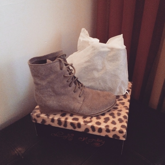 Tan suede boot