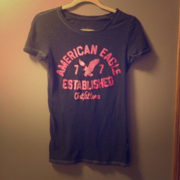 Grey/Pink American Eagle shirt