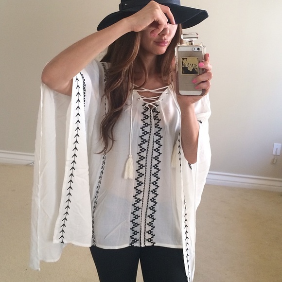 • SOLD • Embroidered Tie Front Tunic S - Picture 2 of 4