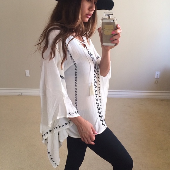 • SOLD • Embroidered Tie Front Tunic S - Picture 4 of 4