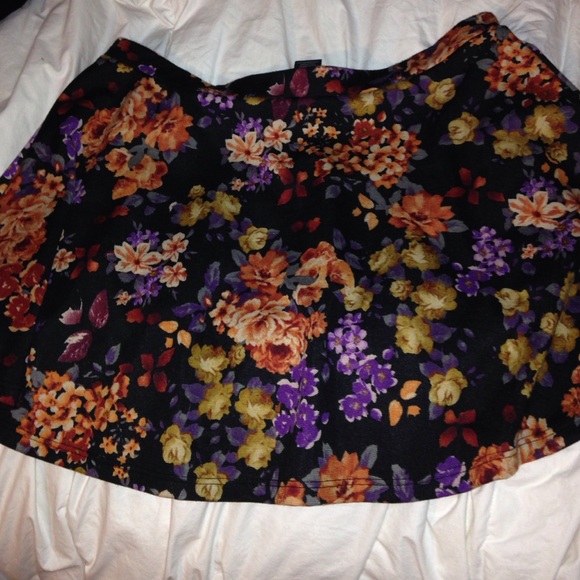 Floral print skirt - Picture 1 of 2