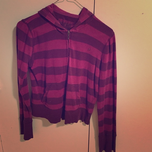 Thin AE sweatshirt.