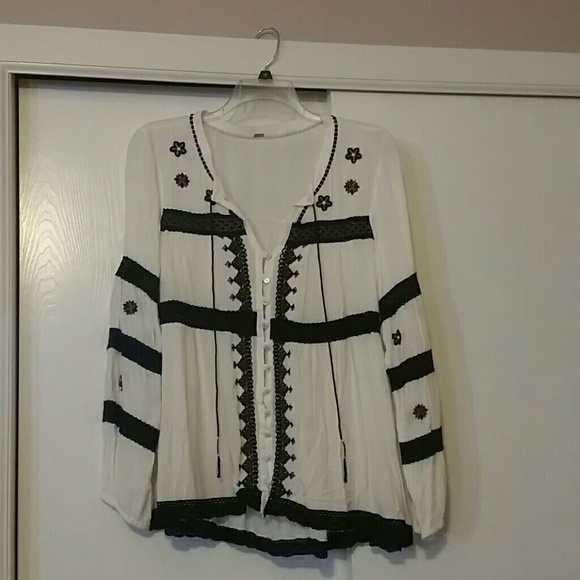 Free people off white and black top