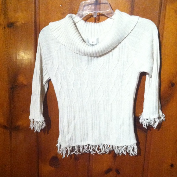 Mid sleeve textured sweater