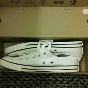 Converse women's shoe BRAND NEW