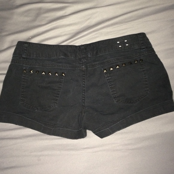 Black studded Shorts - Picture 2 of 3