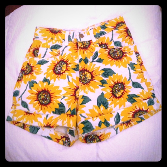 Sunflower Highwaisted Shorts // American Apparel - Picture 1 of 3