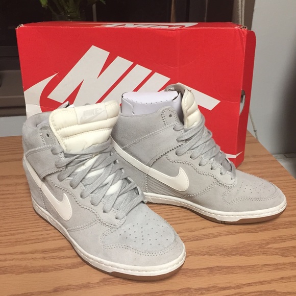 Nike Women's Dunk Sky Hi Pale Grey SIZE 8.5