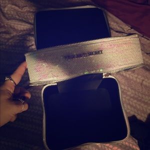 Victoria secret make up bag 😻