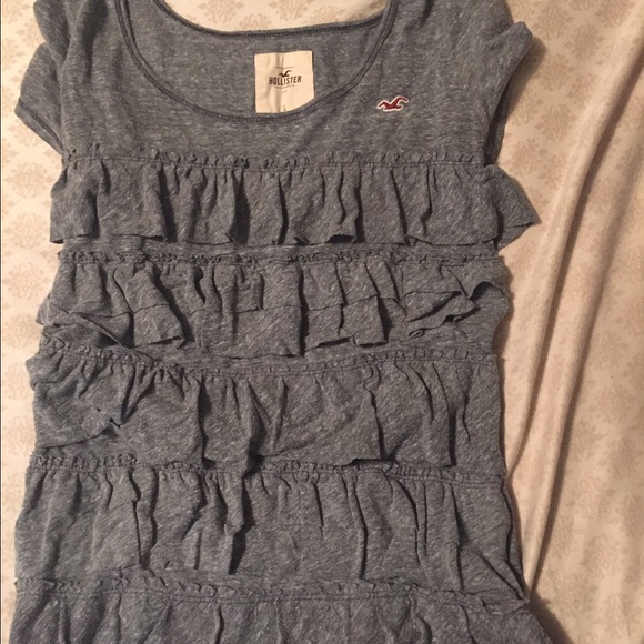 grey hollister shirt