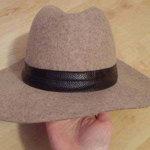 New Beige UO Wide Brim Fedora
