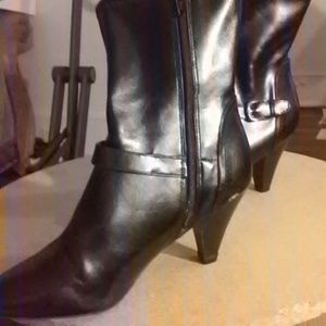 Unisa boots size 8w