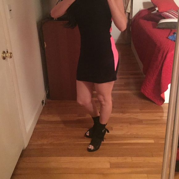 black and pink dress - Picture 3 of 3