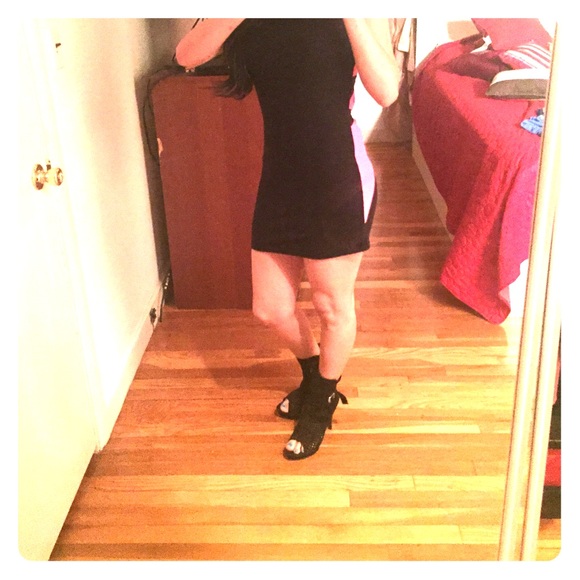 black and pink dress - Picture 1 of 3