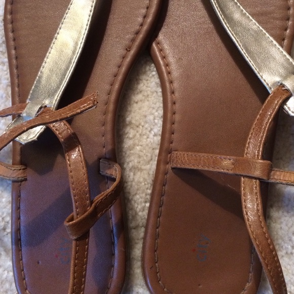 Gold sandals - Picture 2 of 2