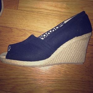 Black peep toe wedges