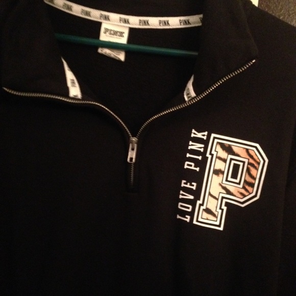 SOLD ON ♏️erc! VS PINK RARE Tiger Print Half-Zip