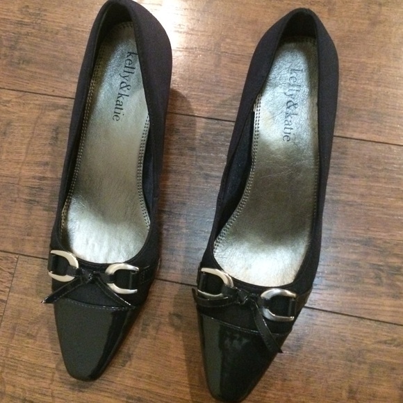 Kelly & Katie sz 6 dark blue sz 6 kitten pumps