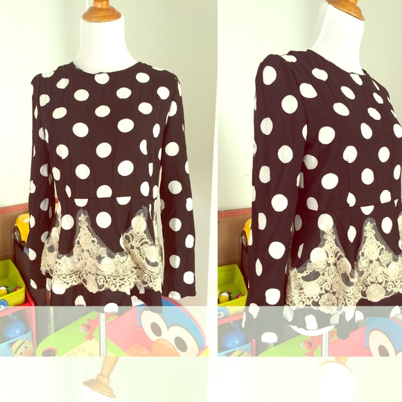 Brand new long sleeve Black poka dot top🌲size: M