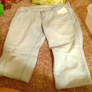 Light wash capris 16