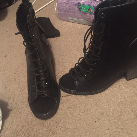 lace up boots