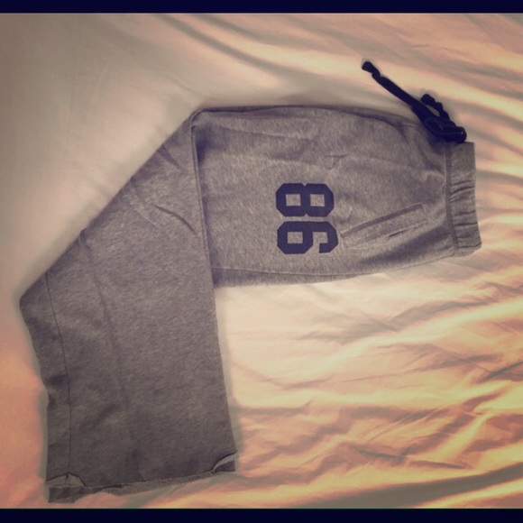 VS BOYFRIEND SWEATS