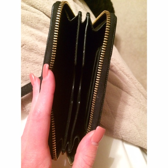 Lightly used MK wristlet! - Picture 2 of 3