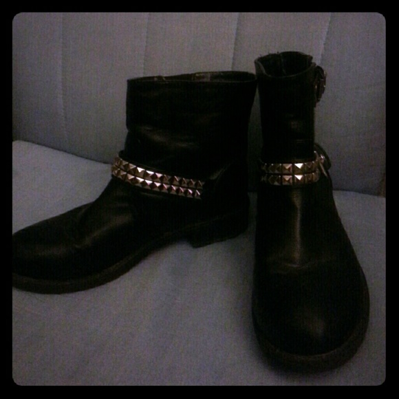 Leather boots