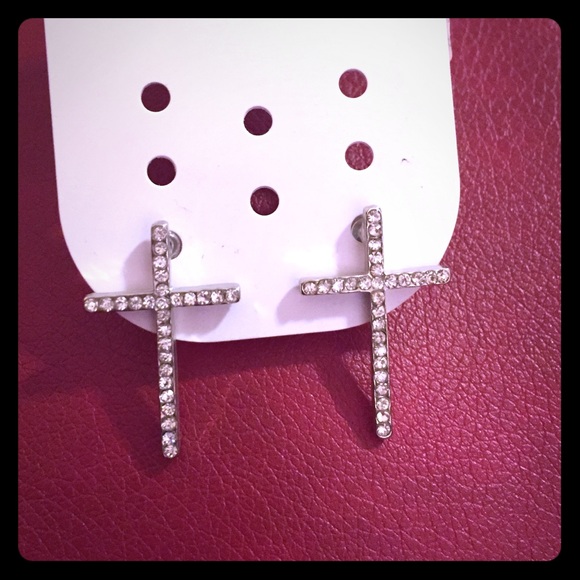 ◾️◾️◾️SOLD◾️◾️◾️ALDO diamond cross earrings! 💎