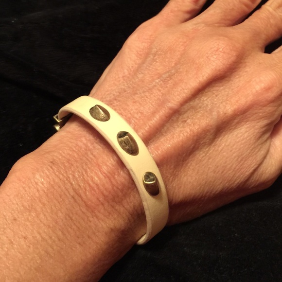 Jewelmint Wild Thorn Bracelet - Picture 1 of 3