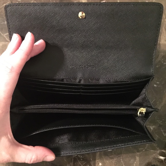 Michael Kors black Jet Set wallet - Picture 3 of 4