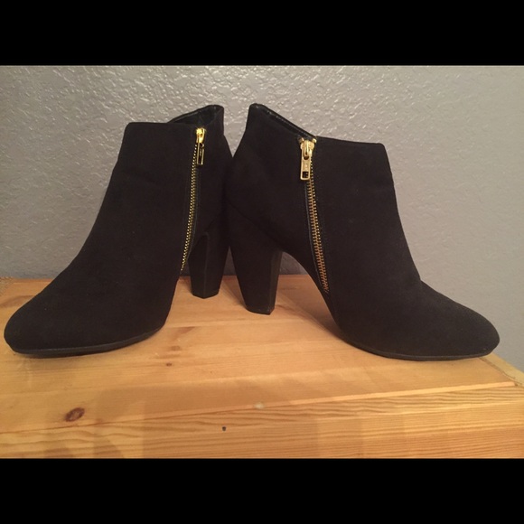Black booties 💞