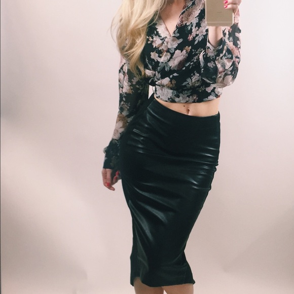 SOLD Pretty Floral Black Wrap Crop Top - Picture 3 of 3