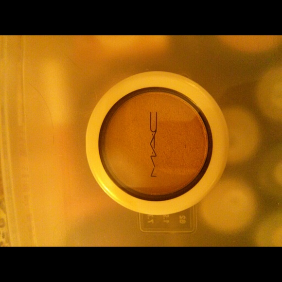 MAC Other Worldly Sheertone Shimmer Blush
