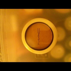 MAC Other Worldly Sheertone Shimmer Blush