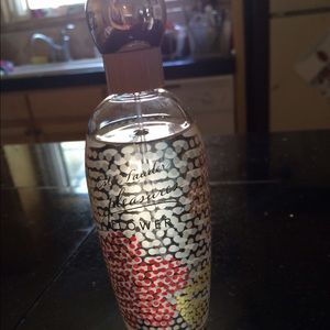 Estée Lauder Pleasures Flower perfume