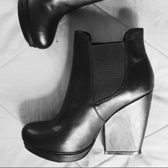 Black Steve Madden booties