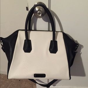 Steve Madden black and white purse