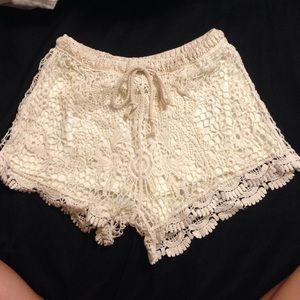 super cute high waisted lace shorts!