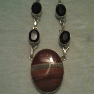 Semi precious gemstone necklace w/garnets