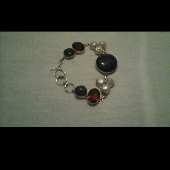 Labradorite bracelet with pearls and orange quartz