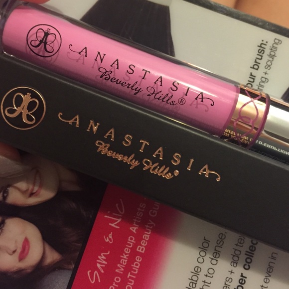 ABH Brand new in box in color BAMBI💖