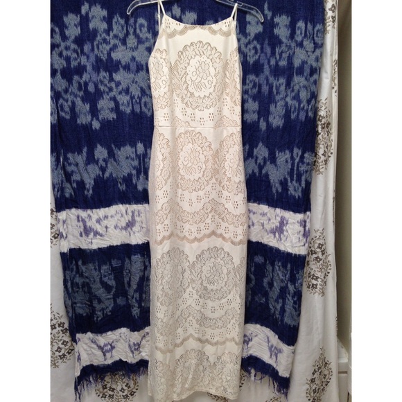 ❌SOLD❌ White lace maxi dress